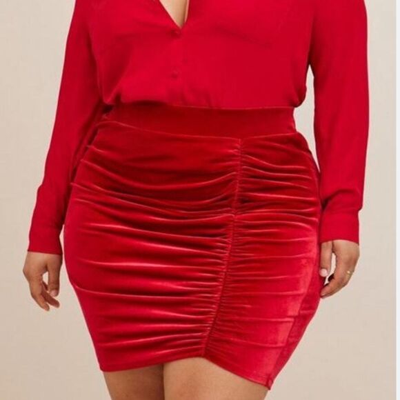 Torrid Red Velvet Cinch Rushed Stretch Mini Holiday Mini Skirt NEW - Picture 1 of 14